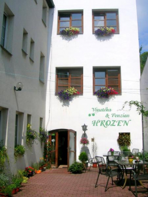 Отель Penzion a Vinoteka Hrozen  Кромержиж 